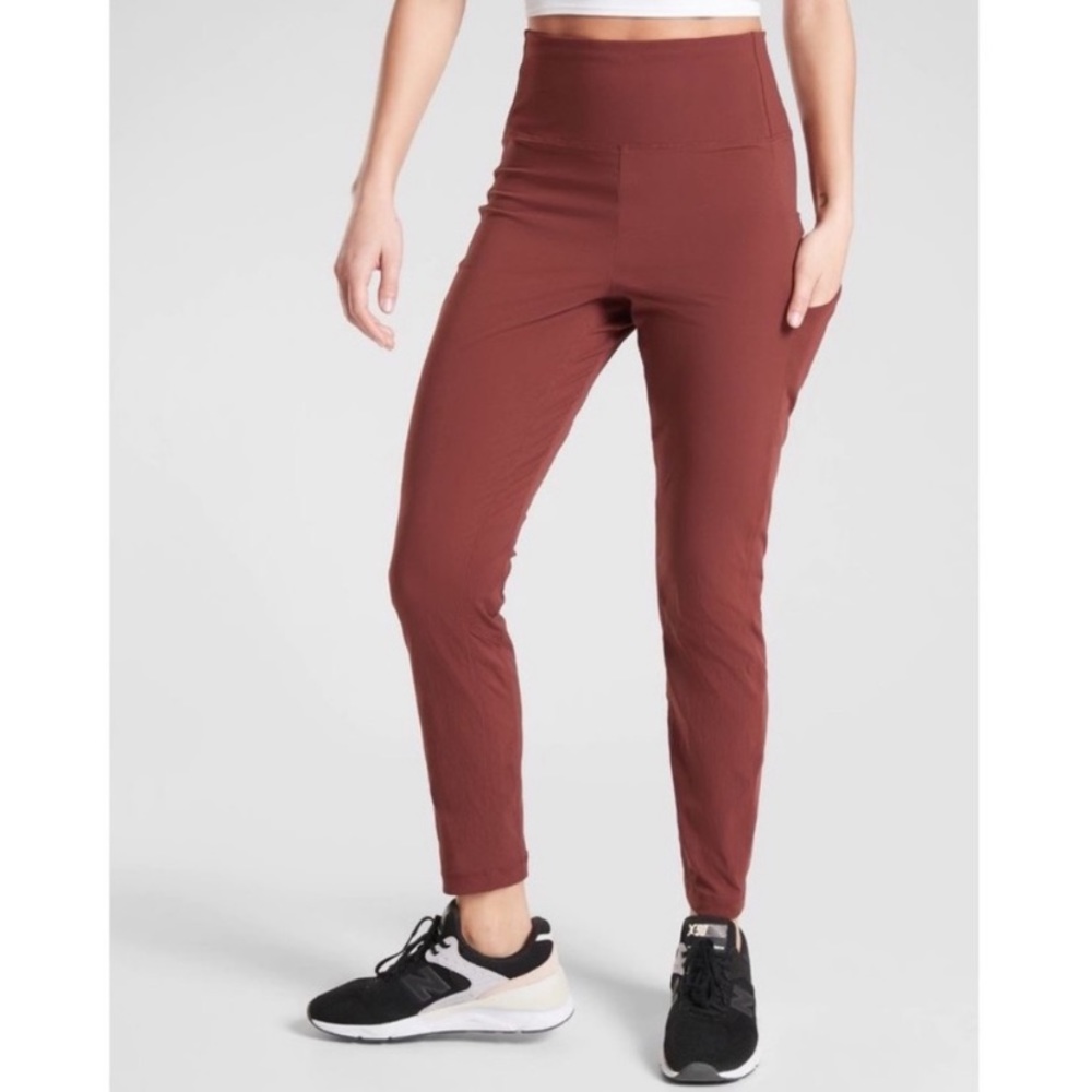 Athleta Trekkie Hybrid Crop Tight/Leggings